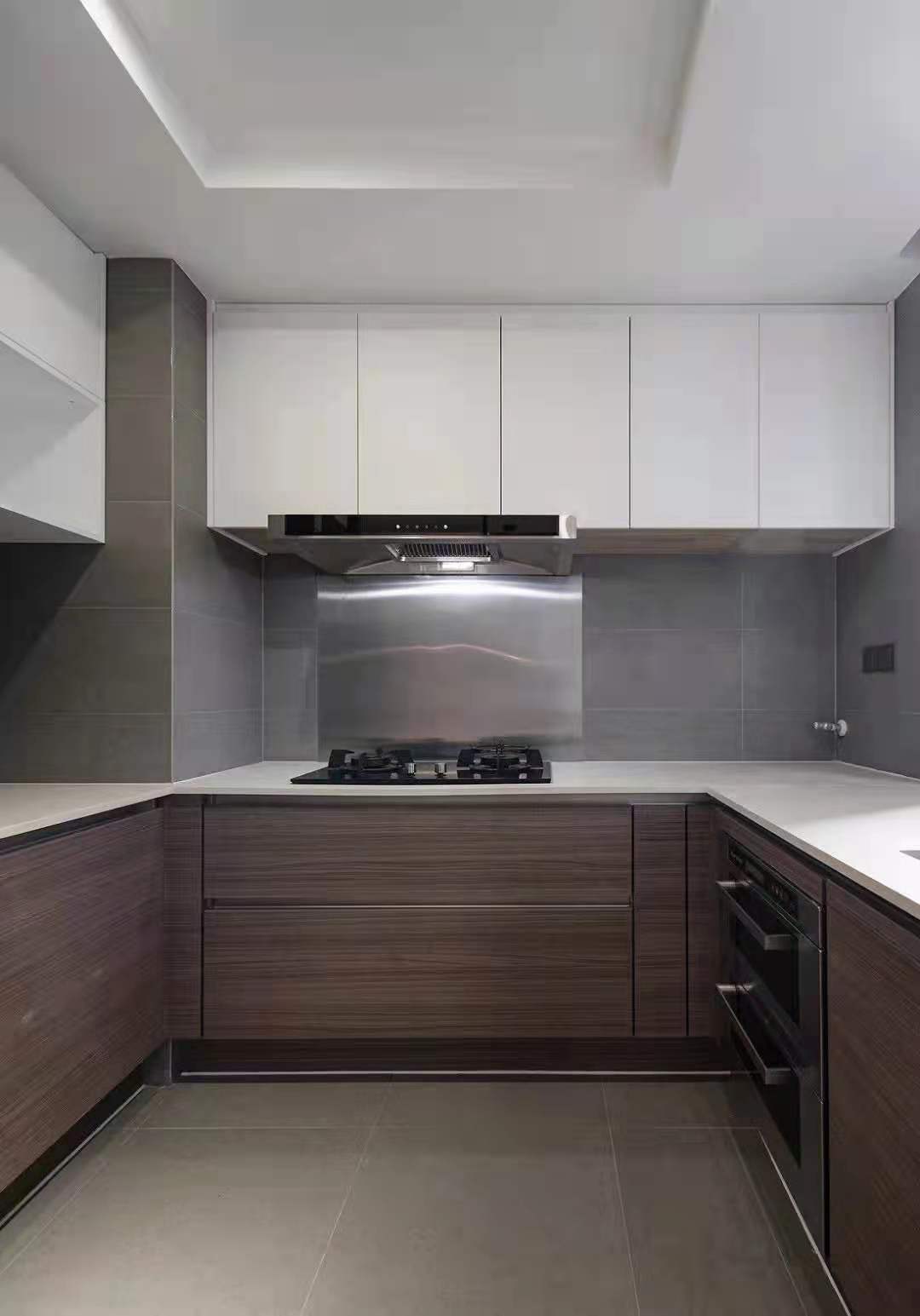 自然舒適的木飾面, 溫柔色調(diào)的軟裝，讓整個(gè)空間更具治愈感和親和力，加上生活的煙火氣，安靜而溫馨，平淡而簡(jiǎn)單。 (8).jpg